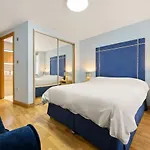 Lovely 2 Double Bedroom Flat With Patio