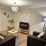 Entire Manchester House - 2 Bedroom With Free Parking