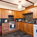 Centrally Located Elegant 2 Bed House In Chorlton