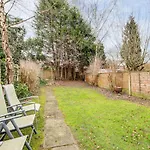 Centrally Located Elegant 2 Bed House In Chorlton
