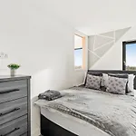 Manchester Skygardens-Dazzling Boutique