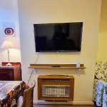Tallis House, Sleeps 5, Near City Centre, Free Parking, Long Or Short Stays - By Nmb Property