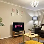 Entire 2 Bedroom House With Parking City View