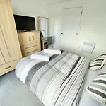 Manchester Escape - Private Room & Bathroom Near Etihad And Coop Arena - Free Secure Parking