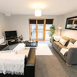 2 Bedroom Sleeps 6 City Centre