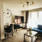 Chic 2 Bedroom Apartment Salford Quays The Lowry
