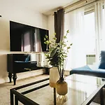 Chic 2 Bedroom Apartment Salford Quays The Lowry