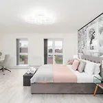 Walking Distance To Manchester City Centre, Close To Hospitals And Universities
