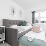 Walking Distance To Manchester City Centre, Close To Hospitals And Universities