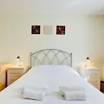 Pass The Keys Spacious Apartment For 2 Free Parking