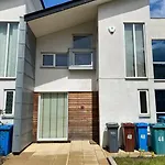 Cosy House Near City Centre And Football Stadium