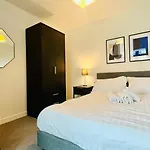 Fully Equipped One Bedroom Apartment Near Old Trafford Stadium!