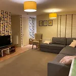 Cosy House Near City Centre And Football Stadium