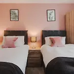 City Living Penthouse Apartment With Parking