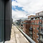 City Living Penthouse Apartment With Parking