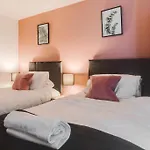 City Living Penthouse Apartment With Parking