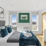 Stunning 3-Bedroom Flat With Parking