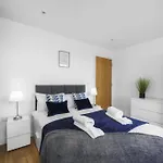Stunning 3-Bedroom Flat With Parking