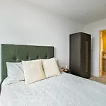2 Bedroom Luxurious Apartment In The Manchester City.