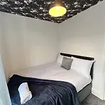Large Five Bedroom Home With Parking, Sleeps 11!