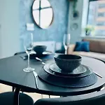 Beautifully Presented One Bedroom Apt Close To Old Trafford Stadium