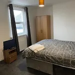 2 Bedroom Flat With Free Parking In Manchester