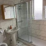 2 Bedroom Flat With Free Parking In Manchester