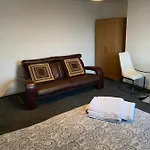 2 Bedroom Flat With Free Parking In Manchester