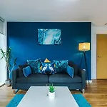 Modern Central Manchester Serviced Apartment With 24-7 Gym Access