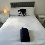 Xl 2 Bed Central Mcr Apt Sleeps 7