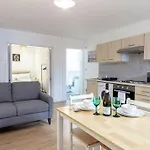 Cosy & Fully Equipped Cottage In Swinton