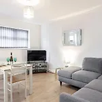 Cosy & Fully Equipped Cottage In Swinton