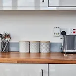 Perfect City-Break Apartment With Free Private Parking By Hass Haus