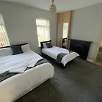7 Bed - Spacious House - Central Manchester