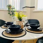 Bright And Spacious 2 Bed Apt - Sleeps Up To 6