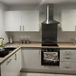 Charming 2-Bed Apartment In Salford Newly Built