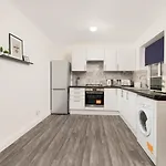 Spacious Three-Bedroom House By Real Lush Properties In Plant Hill House Manchester