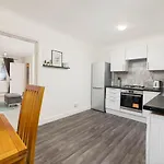 Spacious Three-Bedroom House By Real Lush Properties In Plant Hill House Manchester