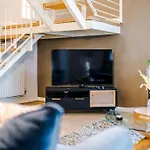 Tranquil 3 Bedroom Manchester Retreat With Parking