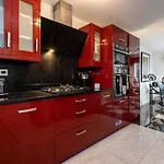 Beautifully Designed 3 Bed House - In Manchester