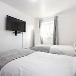 Beautifully Designed 3 Bed House - In Manchester