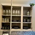 Modern City Centre Townhouse Sleeps 10 & Parking