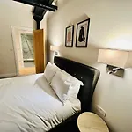 Stunning 2 Bedroom Apartment In The City Centre