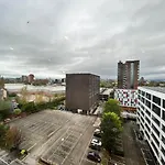1 Bed Apartment Near Old Trafford With Free Car Park