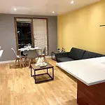 Free Parking 2 Bedroom Apartment