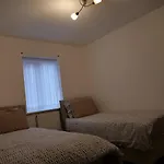 Spacious 4 Bed House, Sleep 8 Short & Long Stay, Free Parking ,5Min Drive From Man City Stadium