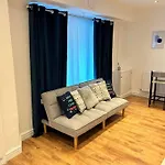 Spacious 1-Bed Apt In Stretford
