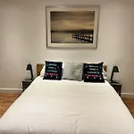 Spacious 1-Bed Apt In Stretford