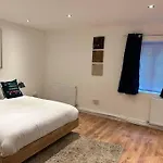 Spacious 1-Bed Apt In Stretford