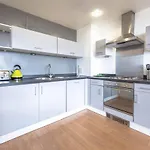 Modern & Central 1Kb Apt Salford Quays